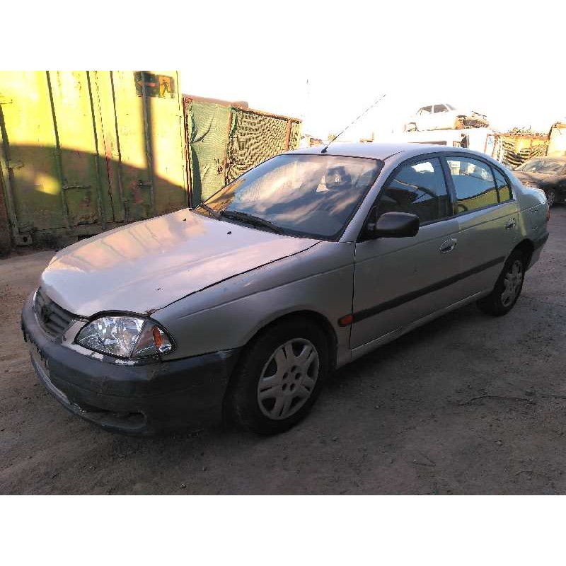 toyota avensis berlina (t 22) del año 2001