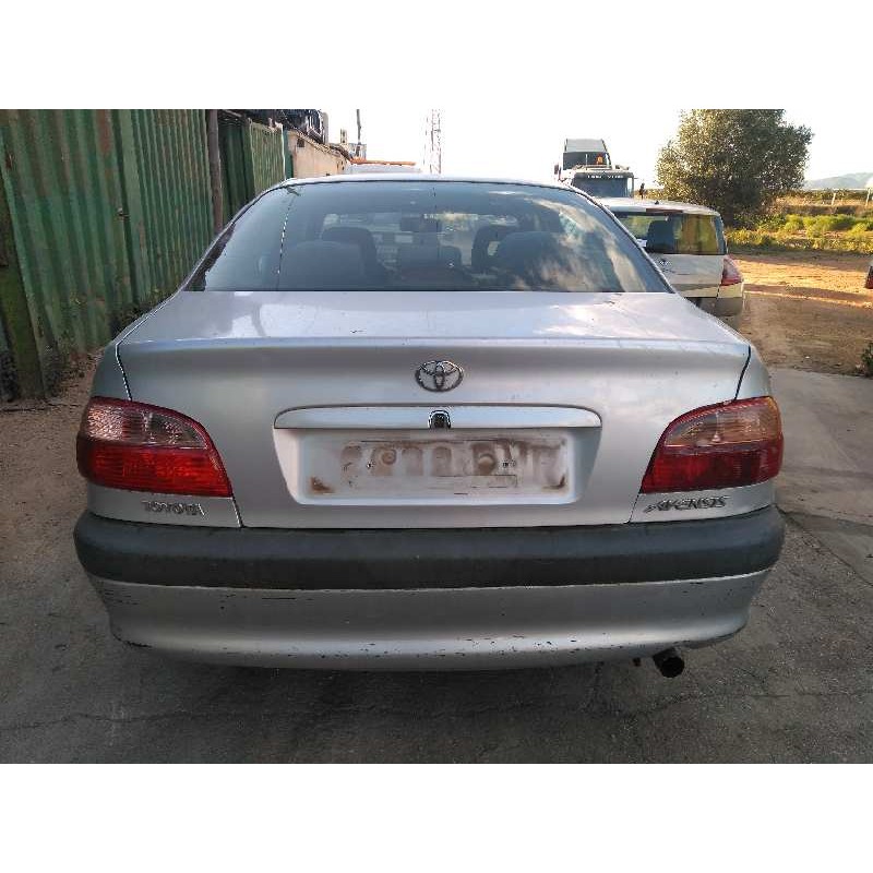 toyota avensis berlina (t 22) del año 2001