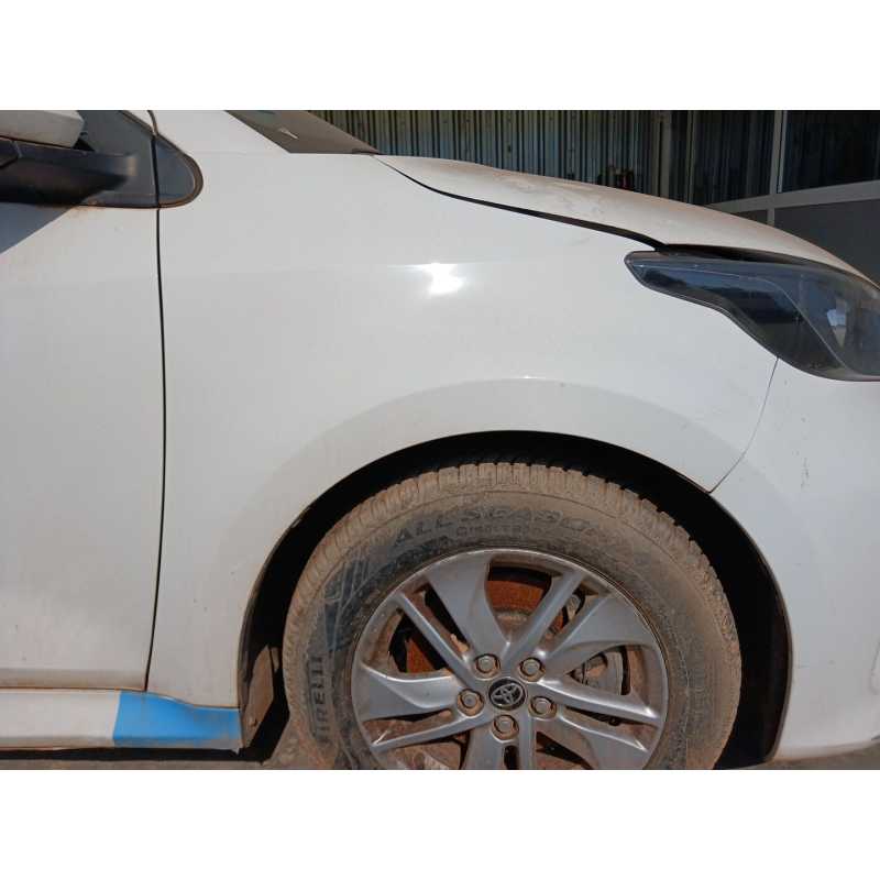 Recambio de aleta delantera derecha para toyota yaris (xp21) hybrid style referencia OEM IAM   