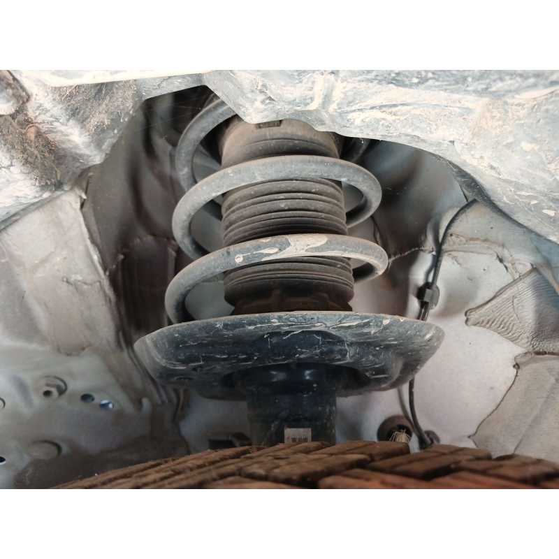 Recambio de amortiguador delantero izquierdo para toyota yaris (xp21) hybrid style referencia OEM IAM   