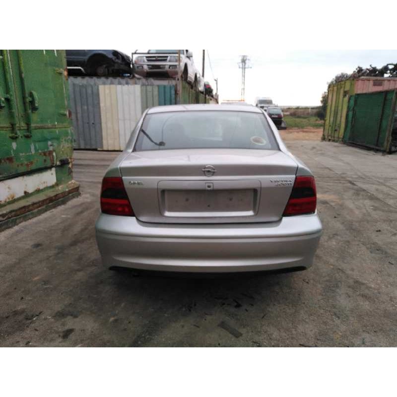 opel vectra b berlina del año 2001