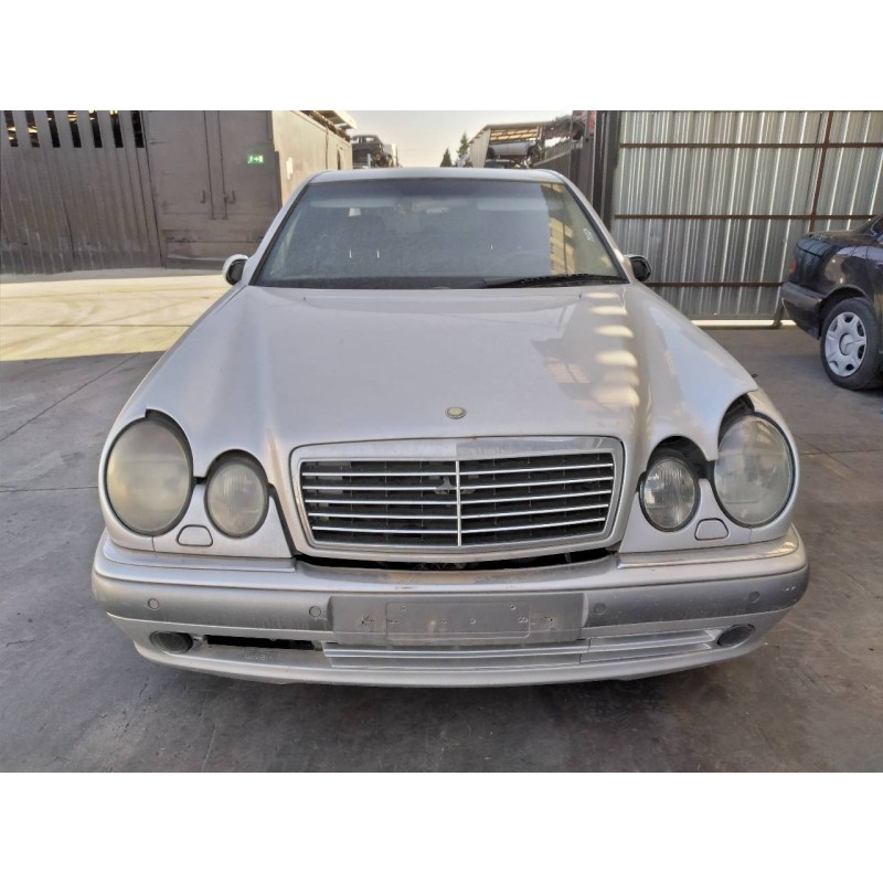 mercedes-benz clase e (w210) berlina del año 1996