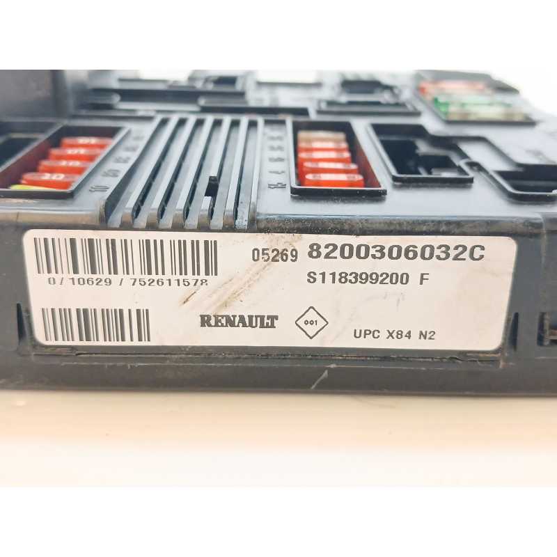 Recambio de caja reles / fusibles para renault megane ii sedán (lm0/1_) 1.5 dci (lm0f, lm0t, lm2b) referencia OEM IAM 8200306032 - Gris 2