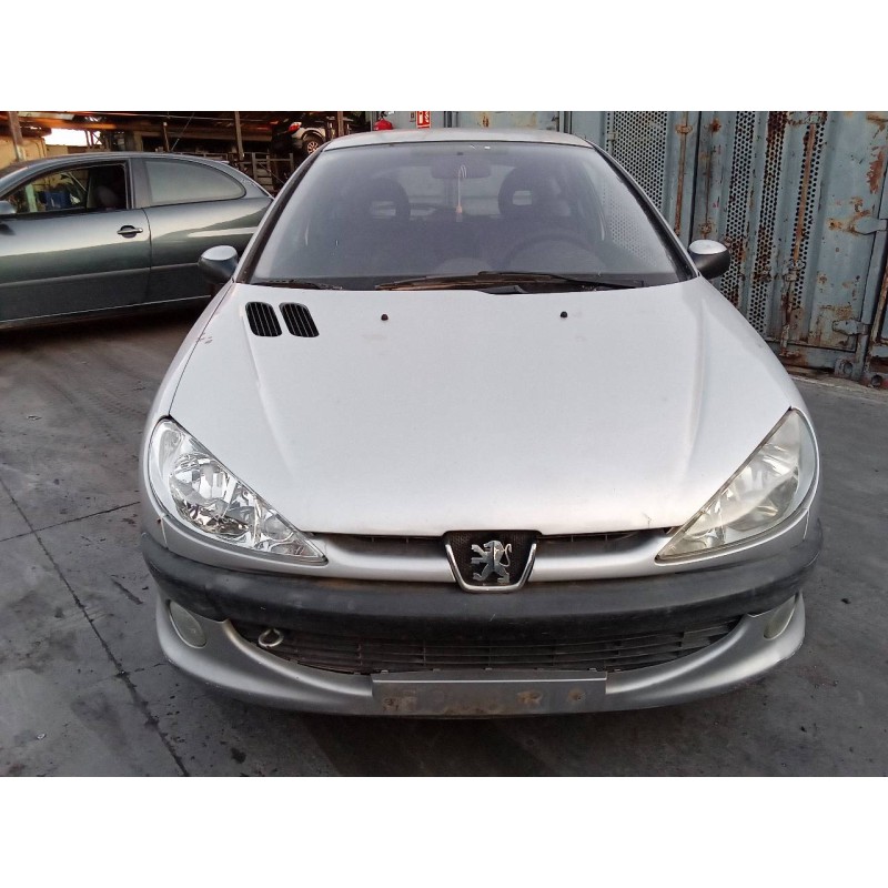peugeot 206 berlina del año 2001