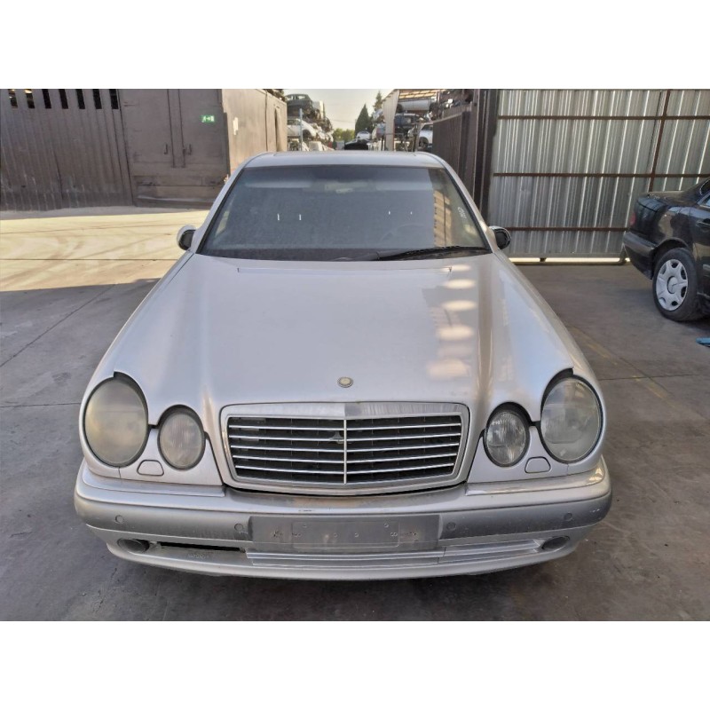 mercedes-benz clase e (w210) berlina del año 1996