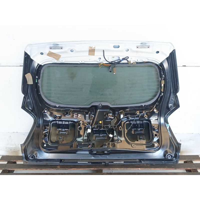 Recambio de porton trasero para ssangyong tivoli limited 4x2 referencia OEM IAM 2