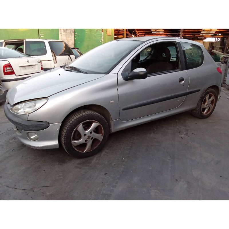 peugeot 206 berlina del año 2001