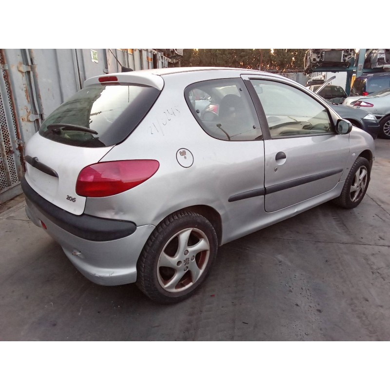 peugeot 206 berlina del año 2001