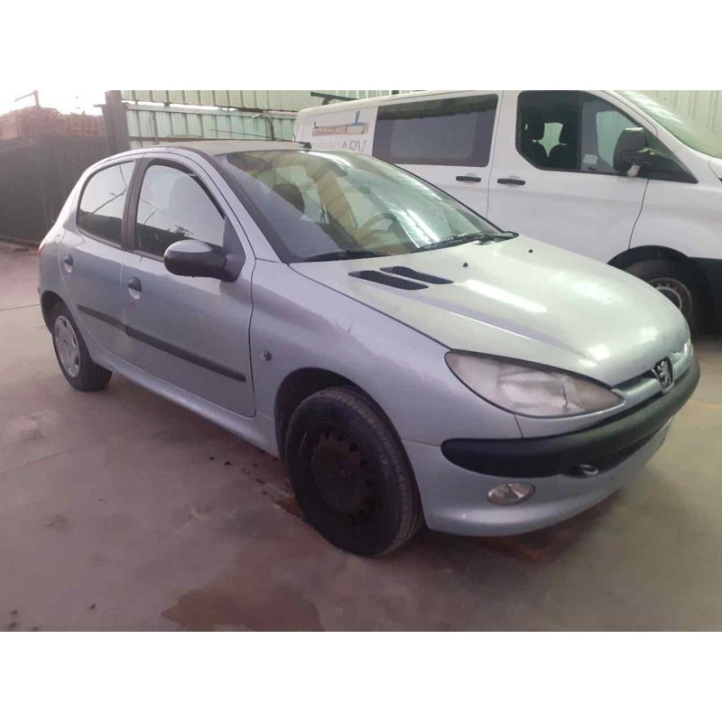 peugeot 206 berlina del año 2000