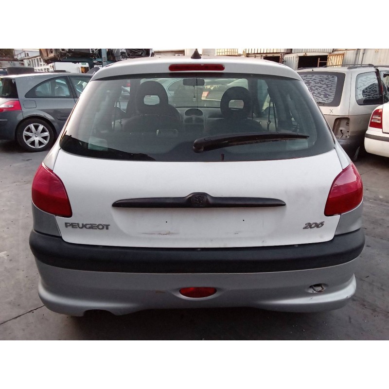 peugeot 206 berlina del año 2001