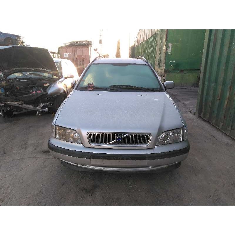 volvo v40 familiar del año 2001