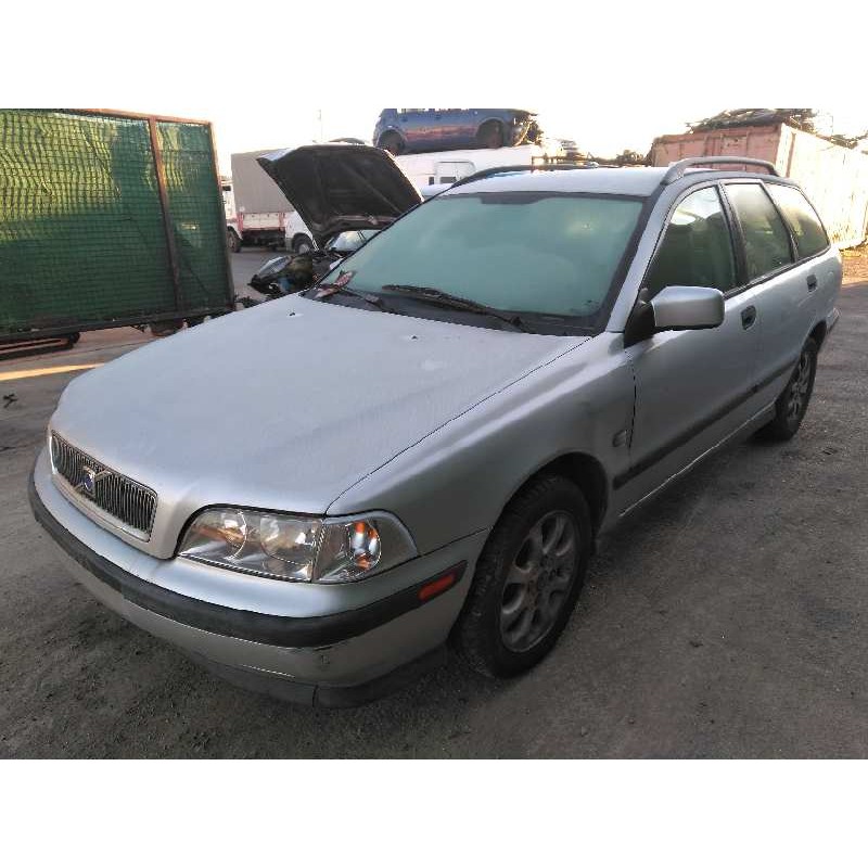 volvo v40 familiar del año 2001