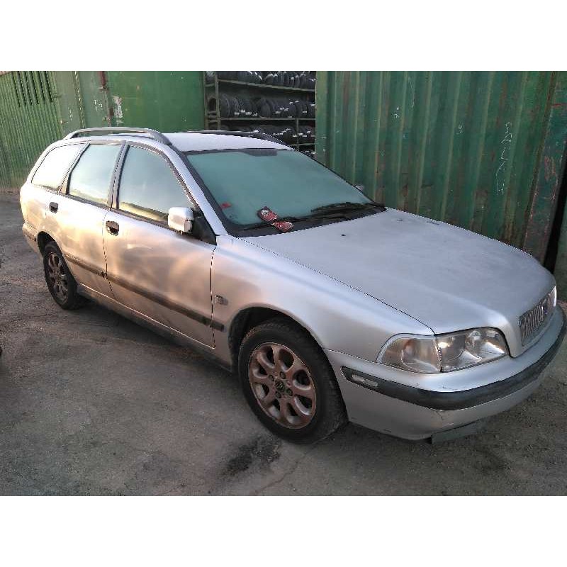 volvo v40 familiar del año 2001