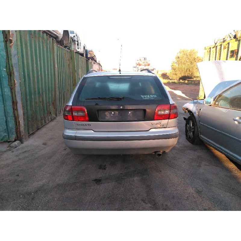 volvo v40 familiar del año 2001