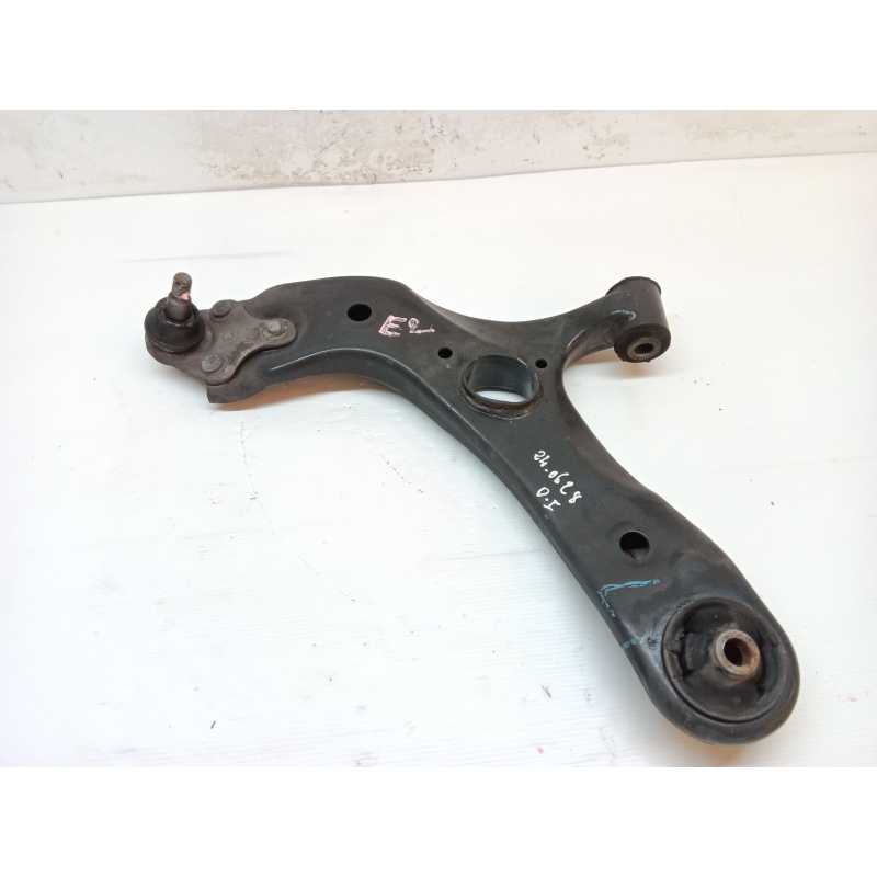 Recambio de brazo suspension inferior delantero izquierdo para toyota auris hybrid active referencia OEM IAM   