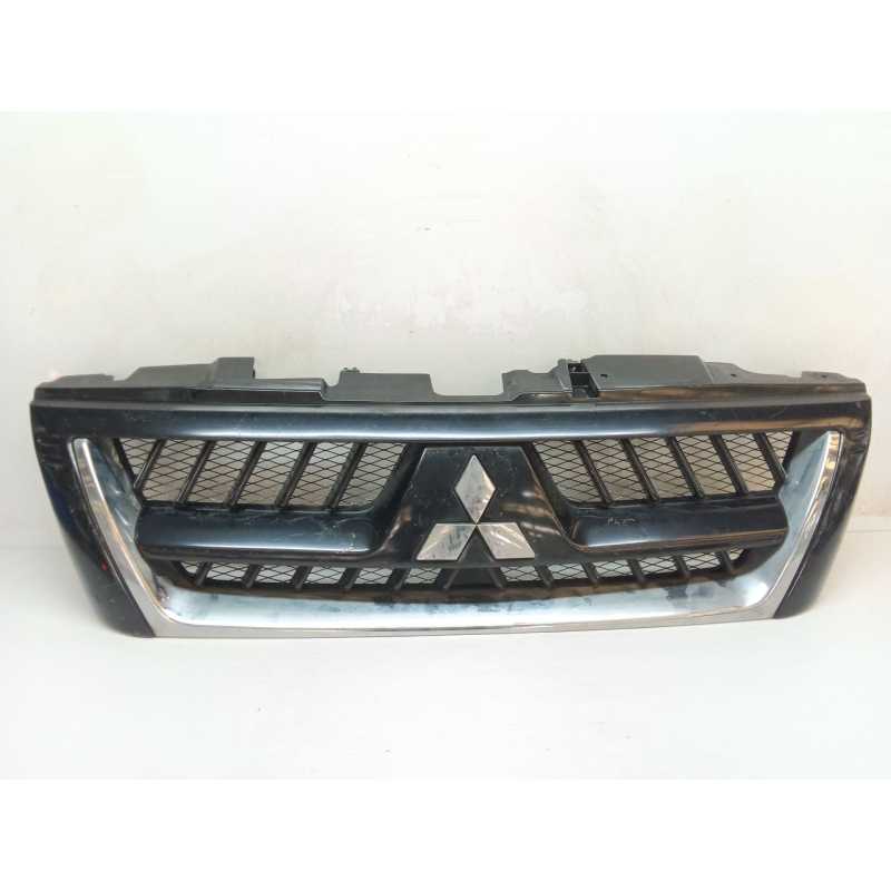Recambio de rejilla delantera para mitsubishi montero (v60/v70) 3.2 di-d intense kaiteki (5-ptas.) referencia OEM IAM MN1177134 - Negro