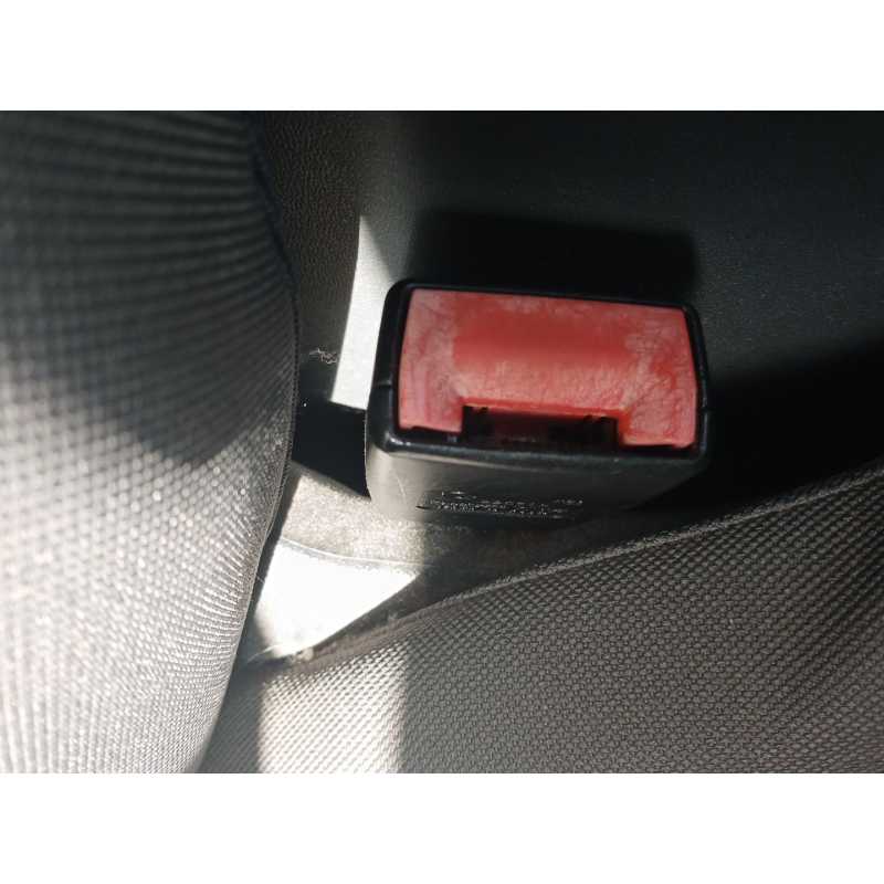 Recambio de enganche cinturon delantero derecho para seat leon (1p1) 1.9 tdi referencia OEM IAM   