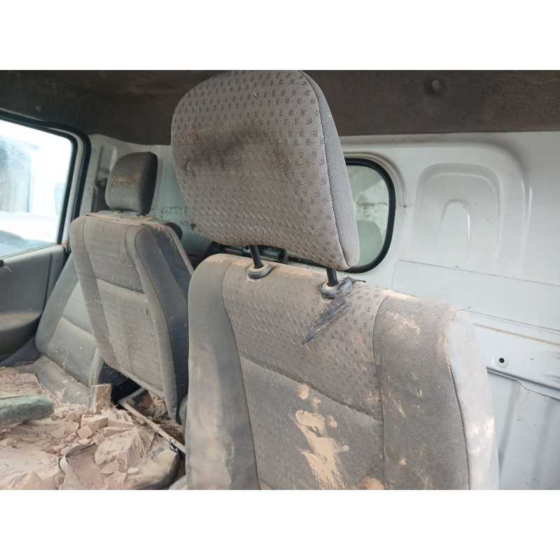 Recambio de asiento delantero izquierdo para nissan cabstar 09.06 referencia OEM IAM   