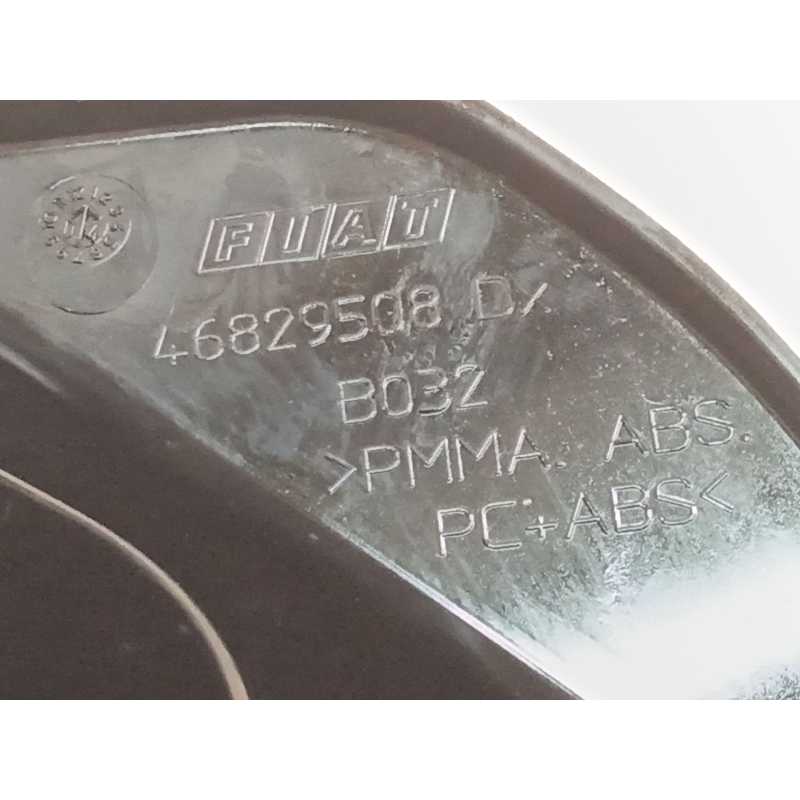 Recambio de piloto trasero derecho para fiat idea (350_) 1.3 d multijet referencia OEM IAM 46829508 - Gris 2