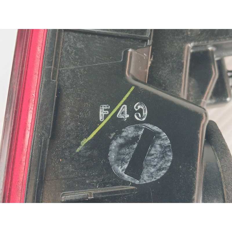 Recambio de piloto trasero derecho interior para toyota corolla ranchera familiar (_e21_) 1.8 hybrid (zwe211) referencia OEM IAM - Rojo 2