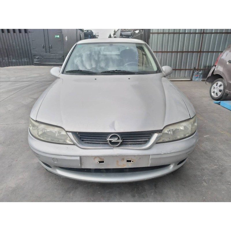 opel vectra b berlina del año 2000