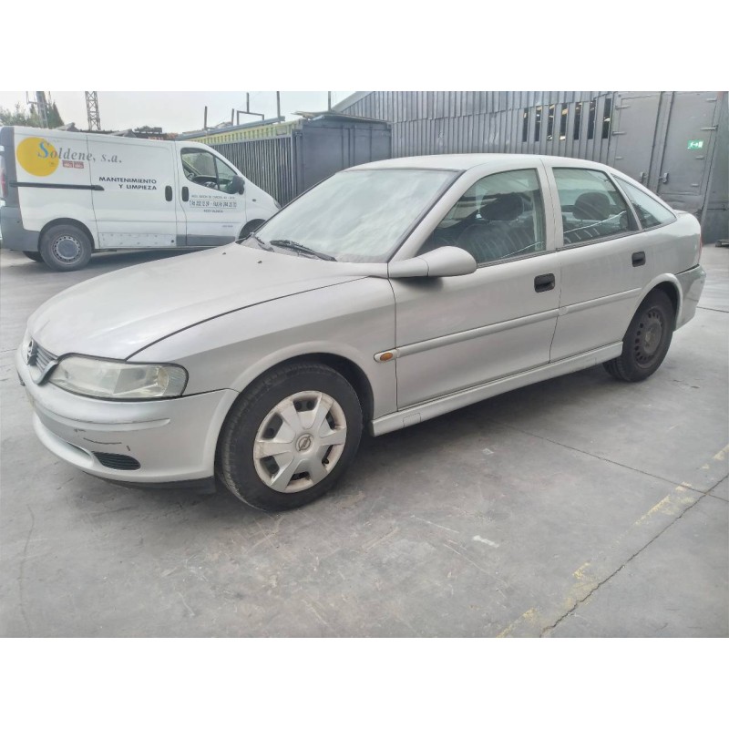 opel vectra b berlina del año 2000
