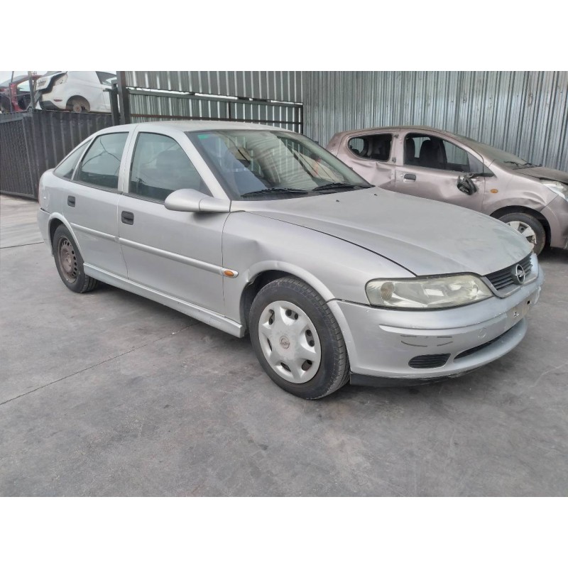 opel vectra b berlina del año 2000