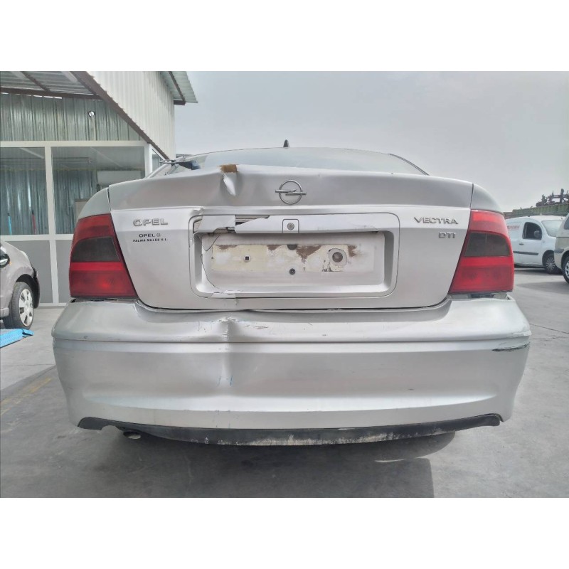 opel vectra b berlina del año 2000