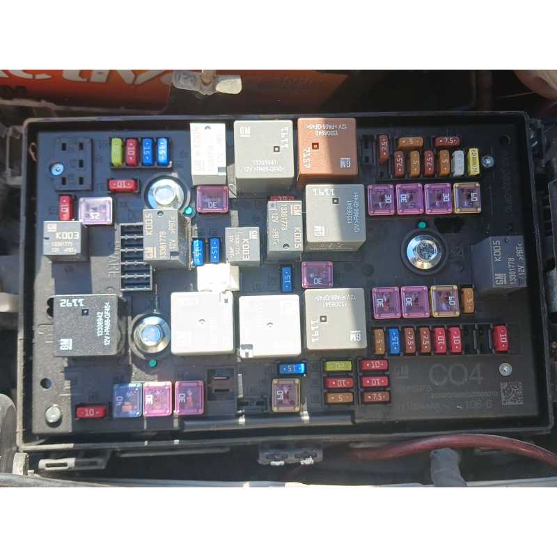 Recambio de caja reles / fusibles para opel zafira tourer c (p12) 1.6 cdti (75) referencia OEM IAM 39065978 1110244AA - Plata