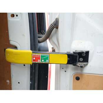 RETENEDOR PUERTA TRASERA DERECHA 