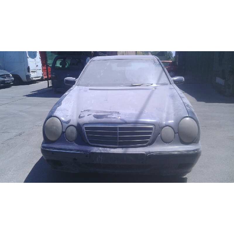 mercedes-benz clase e (w210) berlina del año 2000