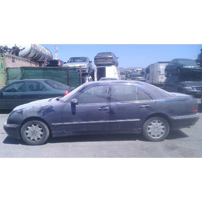 mercedes-benz clase e (w210) berlina del año 2000