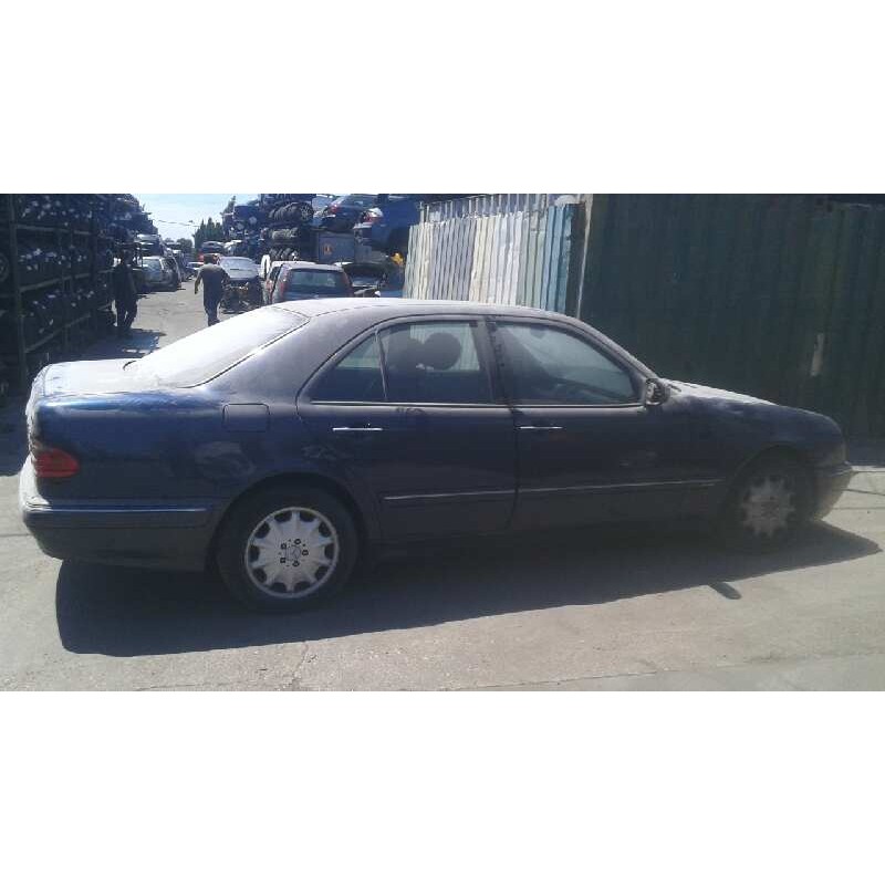 mercedes-benz clase e (w210) berlina del año 2000