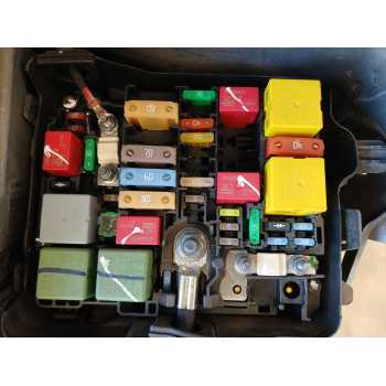 CAJA RELES / FUSIBLES 