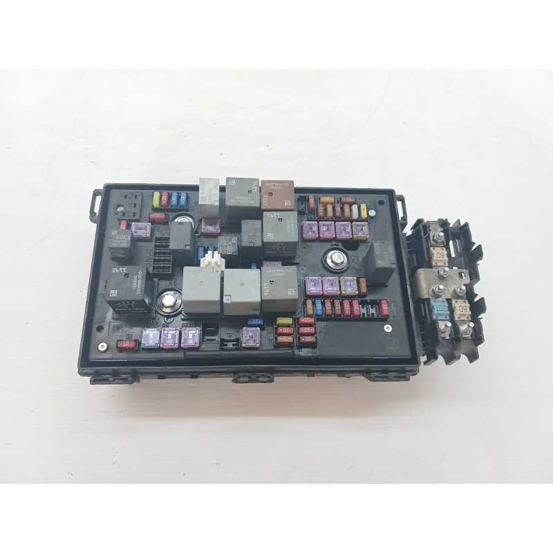 Recambio de caja reles / fusibles para opel zafira tourer c (p12) 1.6 cdti (75) referencia OEM IAM 39065978 1110244AA 