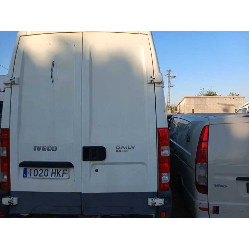 Recambio de puerta trasera derecha para iveco daily caja cerrada (2006 =>) referencia OEM IAM   