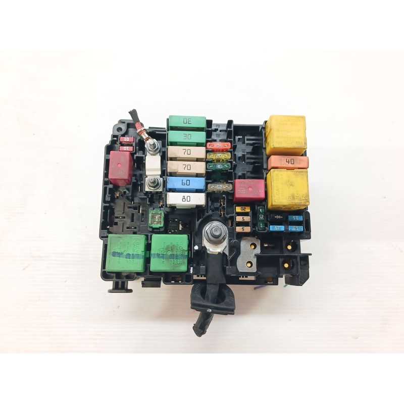 Recambio de caja reles / fusibles para citroën c4 cactus 1.2 thp 110 referencia OEM IAM 9804848480  
