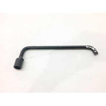 LLAVE RUEDA 