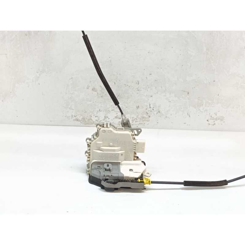 Recambio de cerradura puerta trasera derecha para audi a4 ber. (b8) e referencia OEM IAM M127902  