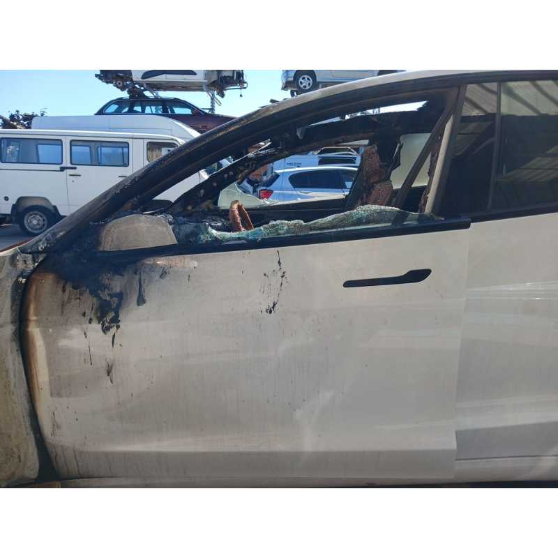 Recambio de puerta delantera izquierda para tesla model 3 ev referencia OEM IAM   