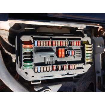 CAJA RELES / FUSIBLES 