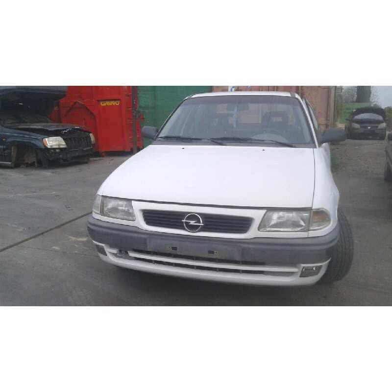 opel astra f berlina del año 1996