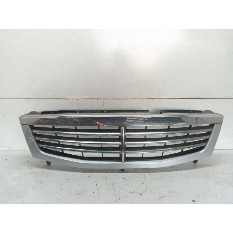 Recambio de rejilla delantera para ssangyong rexton rx 270 plus / 270 xdi plus referencia OEM IAM   