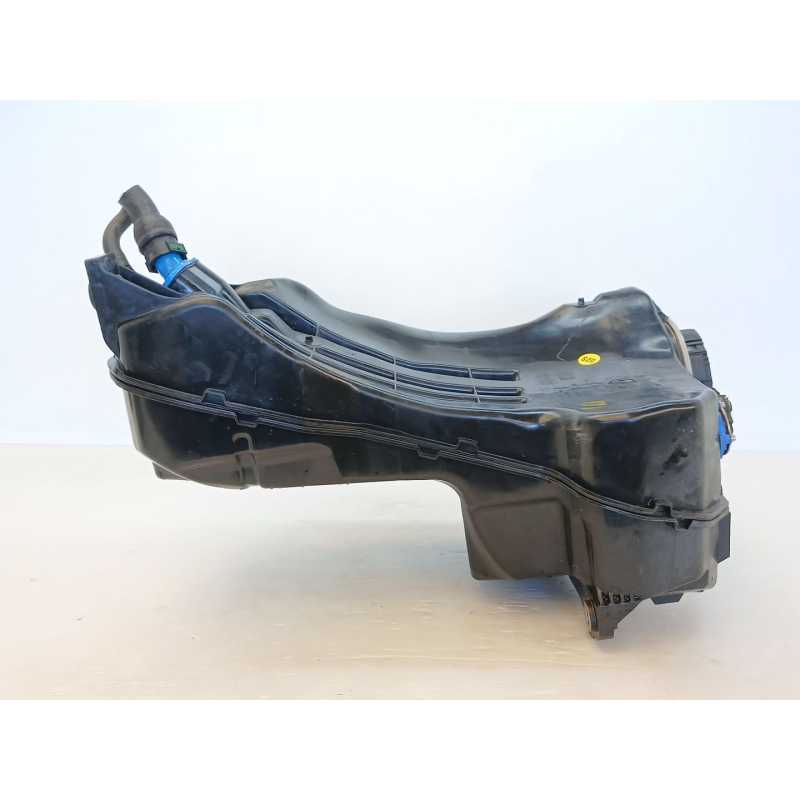 Recambio de deposito adblue para volkswagen touareg (cr7, rc8) 3.0 tdi 4motion referencia OEM IAM 4077004BK 4077002BC 4077001BB
