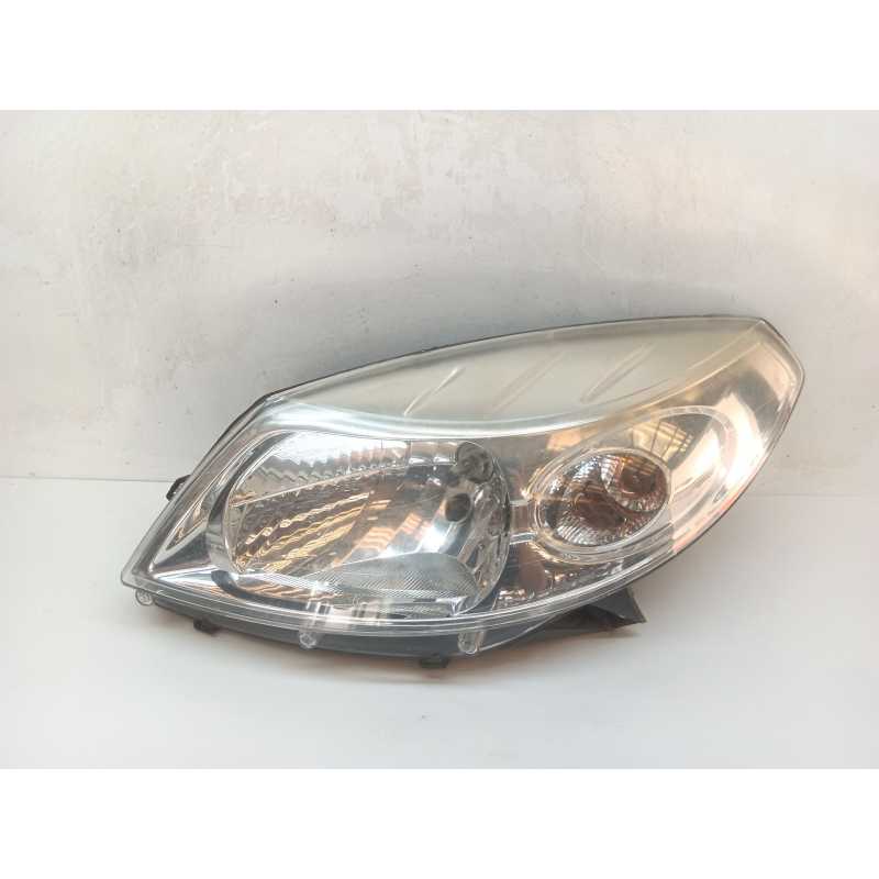 Recambio de faro izquierdo para dacia sandero (bs_) 1.6 (bs0d, bs0b, bs0f, bs0h) referencia OEM IAM 8200733878  