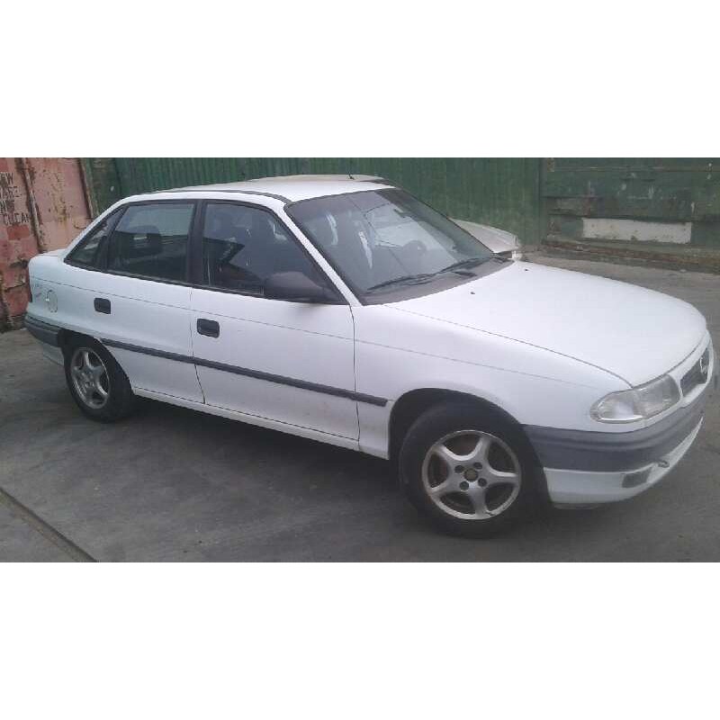 opel astra f berlina del año 1996