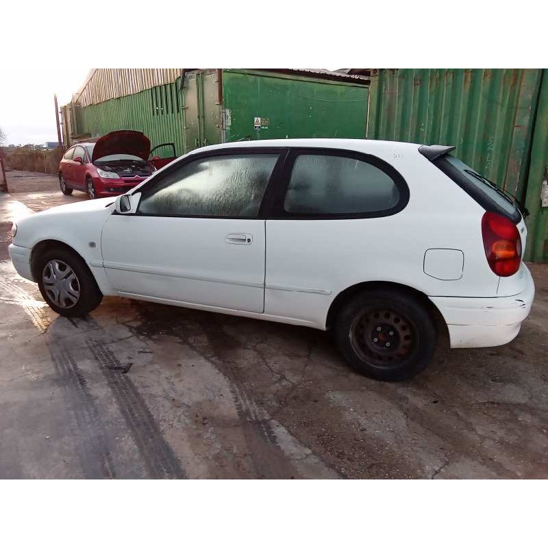 toyota corolla (e11) del año 2001