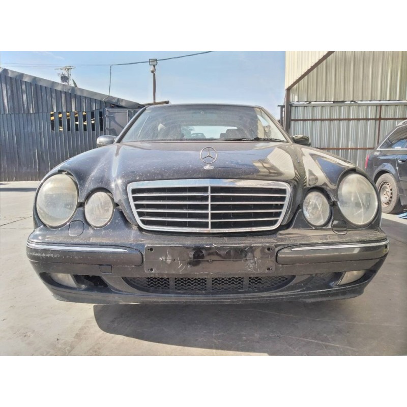 mercedes-benz clase e (w210) berlina del año 2000