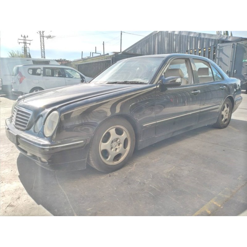 mercedes-benz clase e (w210) berlina del año 2000
