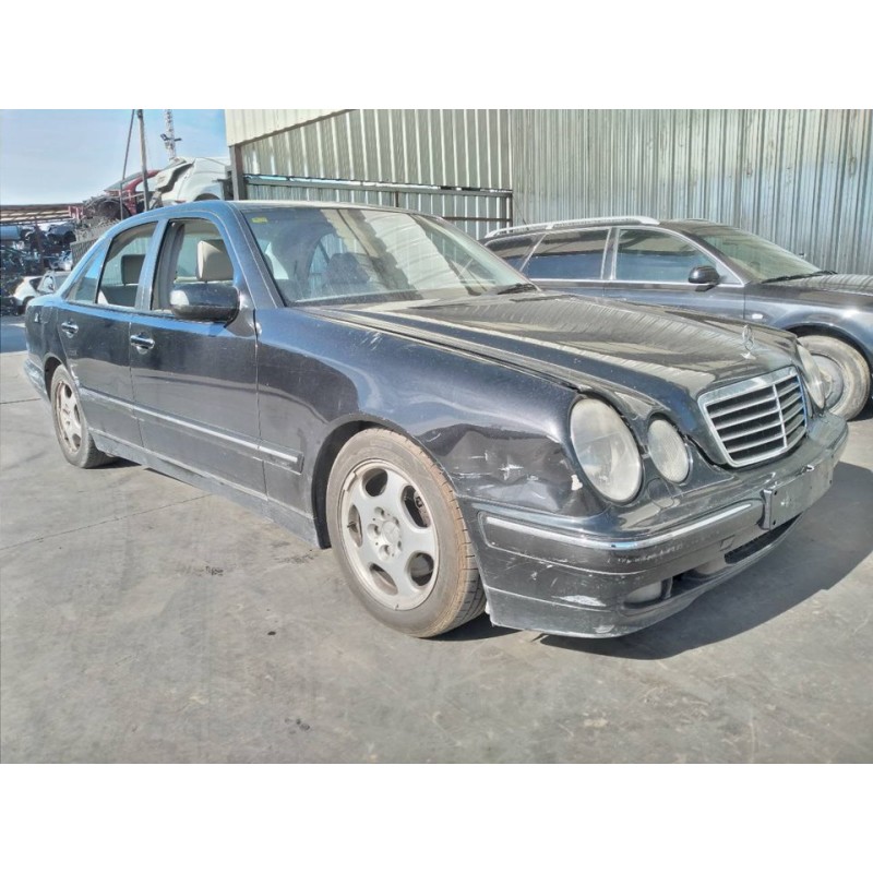 mercedes-benz clase e (w210) berlina del año 2000